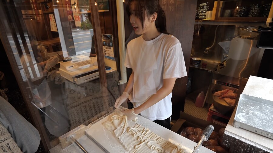 일본의 흔하지 않은 우동가게.jpg_20.png