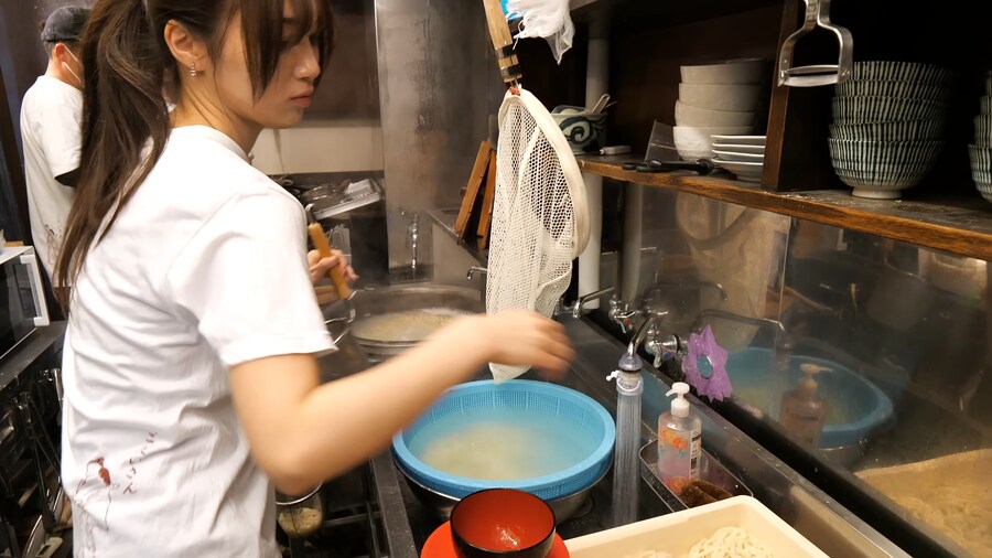 일본의 흔하지 않은 우동가게.jpg_30.png