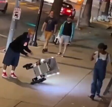 무인배달 도입 가능하지만 안하는 이유_3.jpg