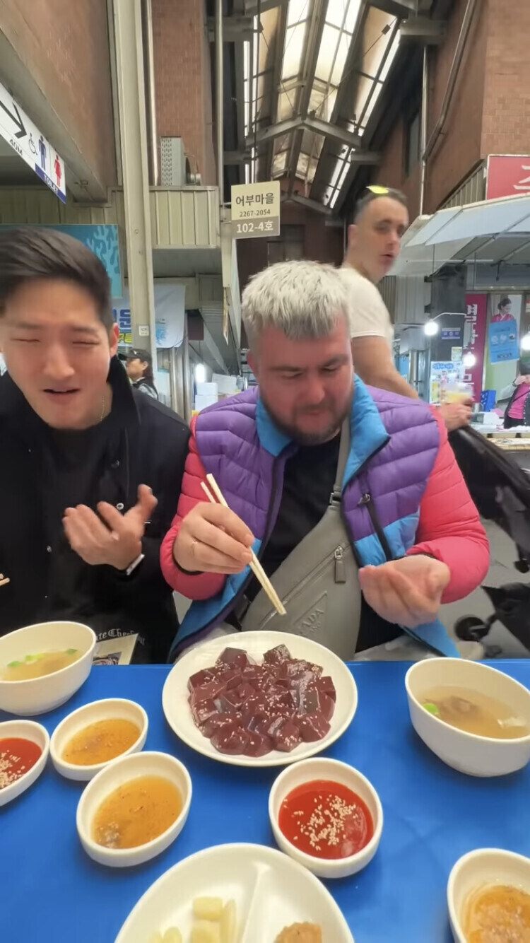 외국 요리 유투버가 한국요리 먹뱉해도 욕 안먹는법_4.jpg