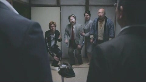 피가 아닌 돈으로 이어졌던 가족관계의 최후_1.jpg