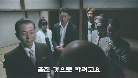 피가 아닌 돈으로 이어졌던 가족관계의 최후_61.jpg