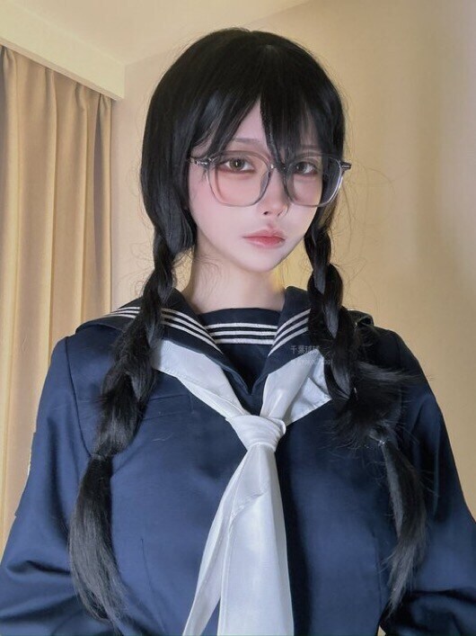 음침거유안경미소녀 코스프레_1.jpg
