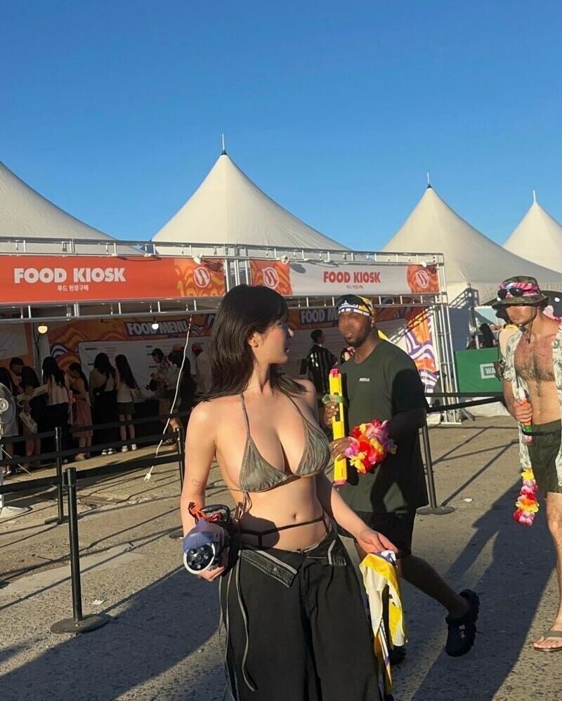 후방 - 워터밤의 흔한 패션_2.jpg