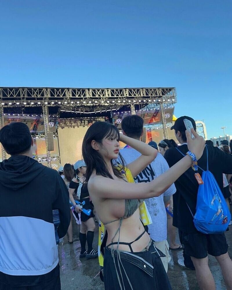 후방 - 워터밤의 흔한 패션_1.jpg