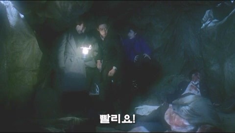 경찰 연쇄 납치 살인사건을 취재하는 언론의 정체_26.jpg
