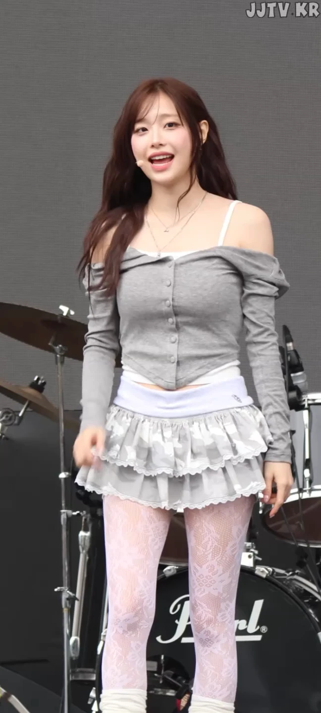 츄 스타킹 gif_1.webp