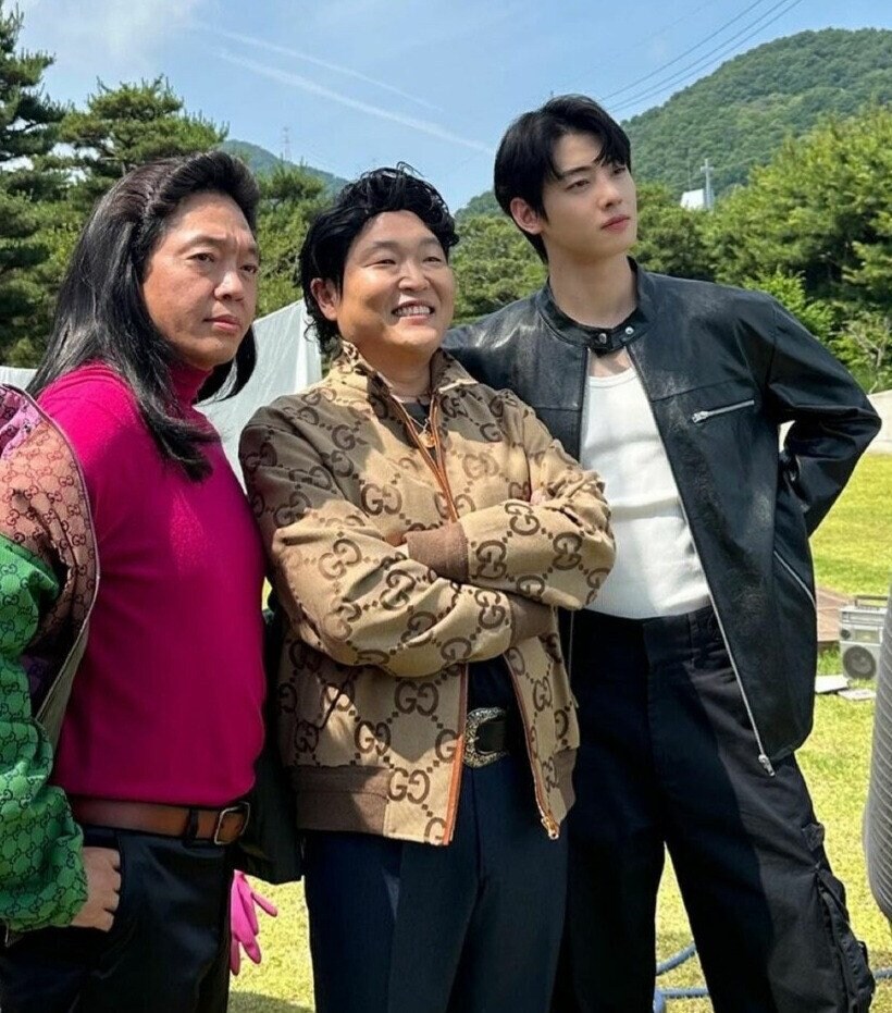 차은우의 존재감을 지워버리는 미남 듀오.jpg_1.jpg