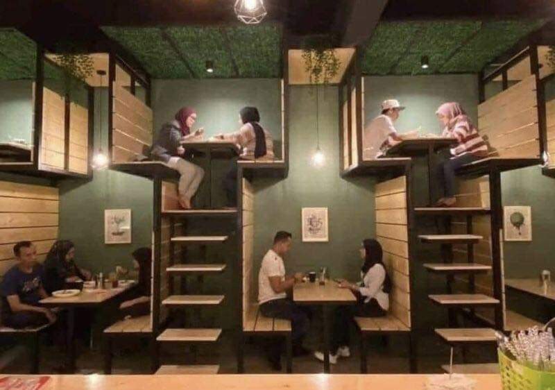 공간 활용도를 극한으로 올린 식당 구조.JPG_1.jpg