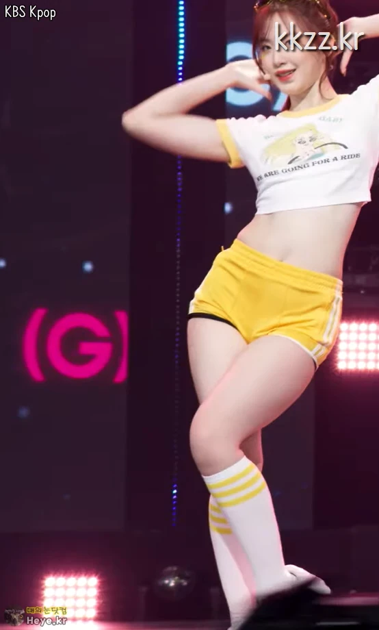 슬렌더 몸매 호불호 gif_2.webp