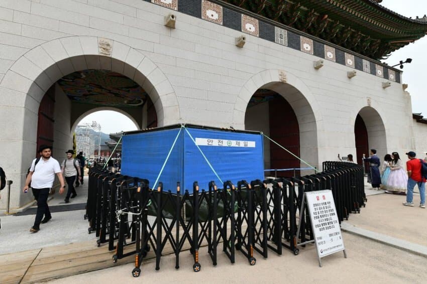 경복궁에 또 낙서…매직으로