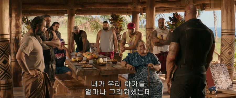 영화속 아들을 맞이해주는 엄마_1.jpg