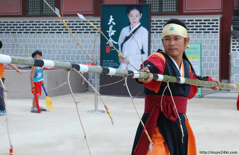 한국 고유무기는 아니지만 액션 게임에 나오면 재밌을 무기_1.webp