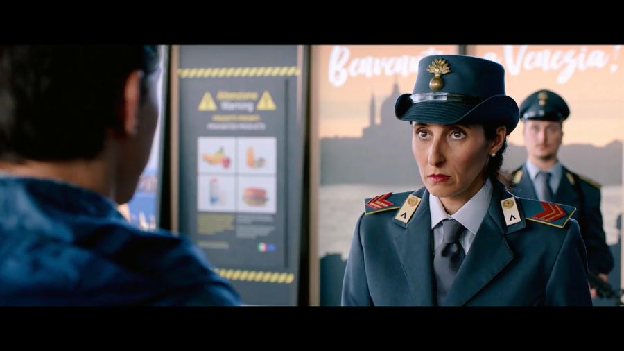 [MCU]공항 검색대에서 검사를 받는 피터_2.jpg