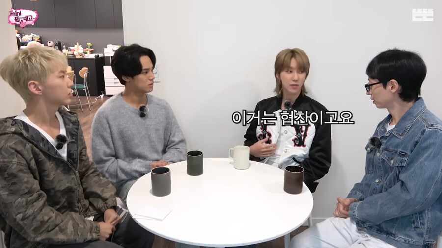 엠버서더들과 촬영하는 유재석_3.png
