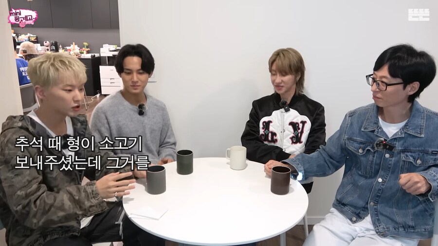 엠버서더들과 촬영하는 유재석_13.png