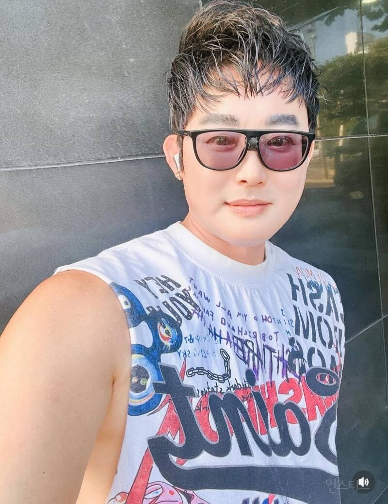 이미지 변신으로 아무도 못알아봤다는 유명 디자이너.JPG_1.jpg