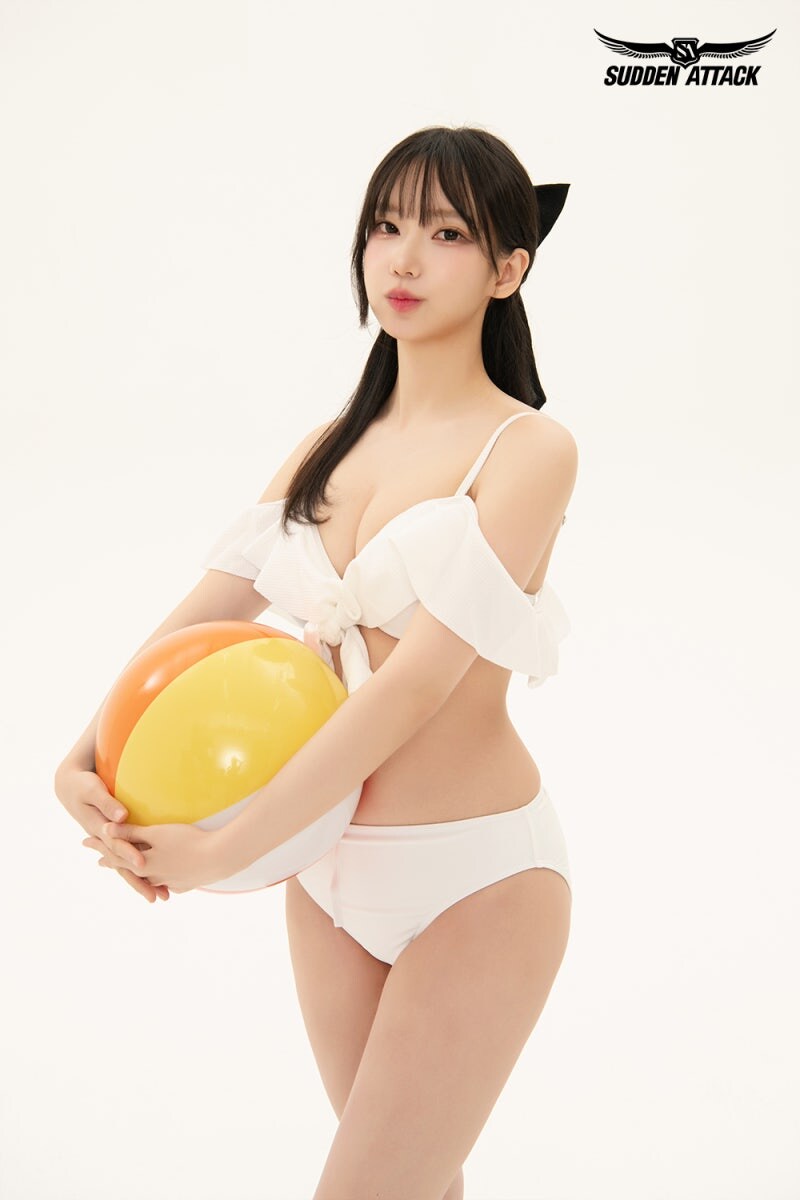 서든어택 QWER 화보_17.jpg