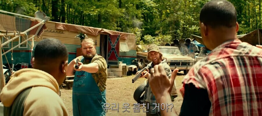 레드넥에게 도둑으로 의심받는 흑인들_1.jpg