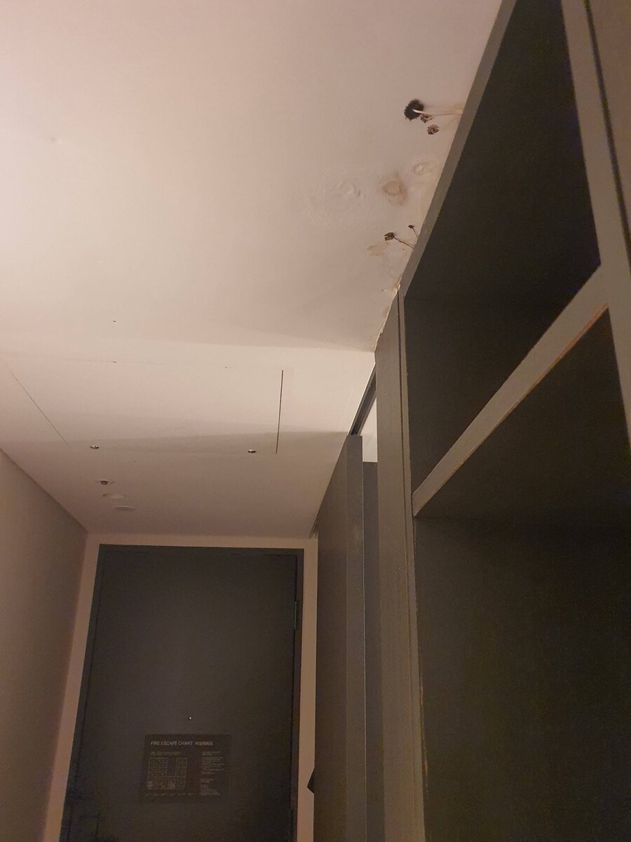 천장에 버섯핀 신라스테이_2.jpg