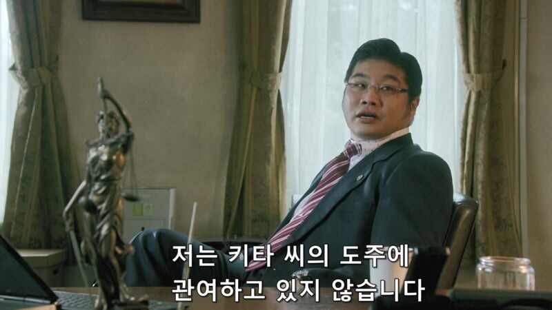 탈주한 연쇄살인범을 변호하던 변호사를 겁박하는 경찰관_1.jpg
