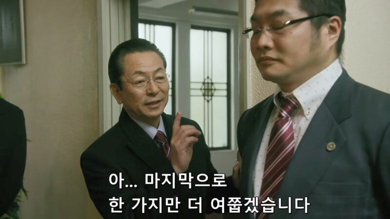 탈주한 연쇄살인범을 변호하던 변호사를 겁박하는 경찰관_29.jpg