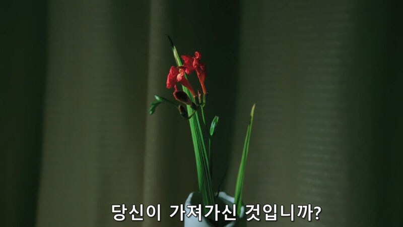 탈주한 연쇄살인범을 변호하던 변호사를 겁박하는 경찰관_31.jpg