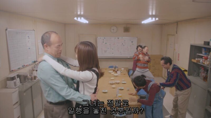 남극에서 조난당한 여자를 주워버린 남극기지 대원들_31.jpg