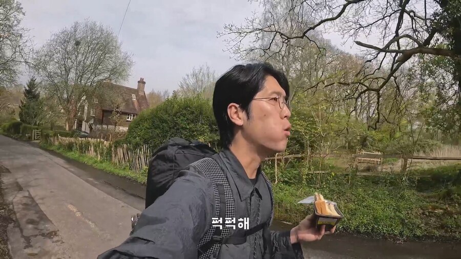 영국에서 먹을 곳이 없어 편의점 참치샌드위치 사먹은 여행객_4.jpg