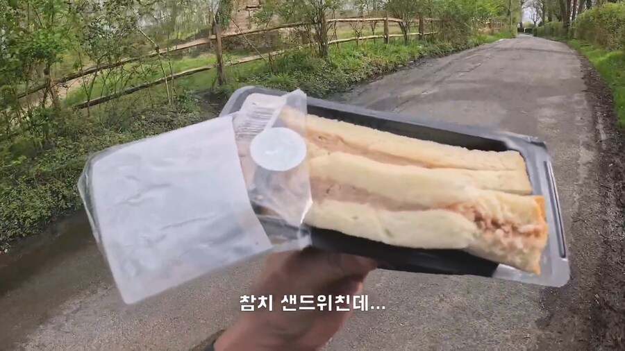 영국에서 먹을 곳이 없어 편의점 참치샌드위치 사먹은 여행객_6.jpg