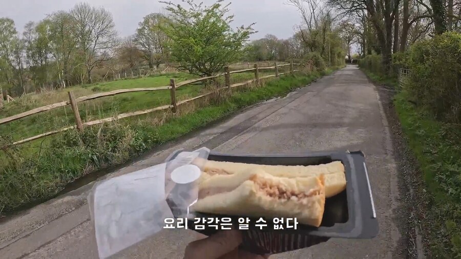 영국에서 먹을 곳이 없어 편의점 참치샌드위치 사먹은 여행객_10.jpg
