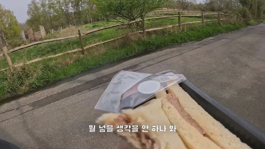 영국에서 먹을 곳이 없어 편의점 참치샌드위치 사먹은 여행객_11.jpg