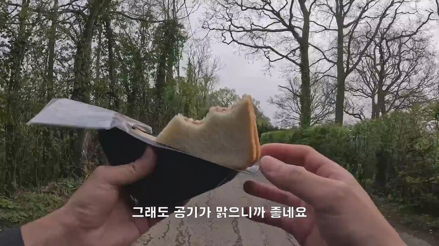 영국에서 먹을 곳이 없어 편의점 참치샌드위치 사먹은 여행객_12.jpg