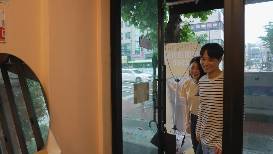 1인 1음료 해달라니까 자리를 벅차고 나간 남자친구_1.png