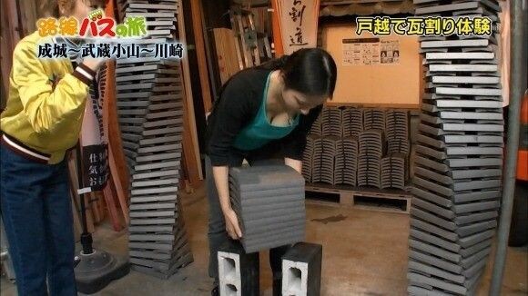 남자들을 벌벌 떨게 만든 기왓장 격파녀.jpg_3.jpg