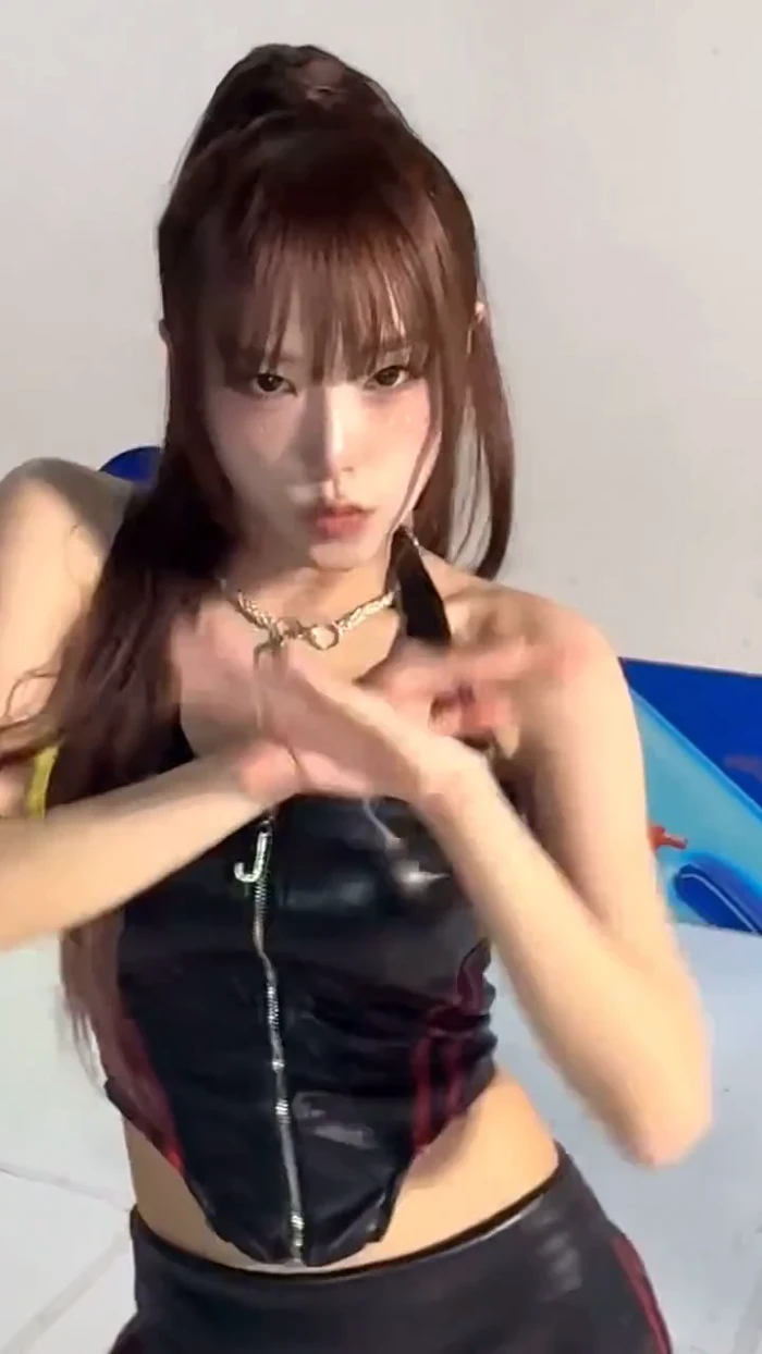 반도의 99년생 아이돌 gif_2.webp