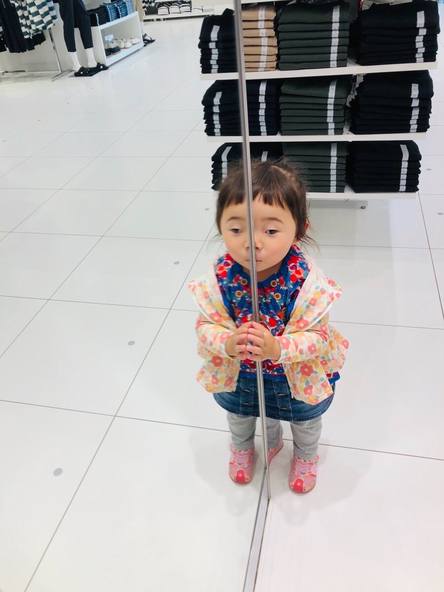 옷매장에서 아이들이 노는 방법.jpg_1.jpg