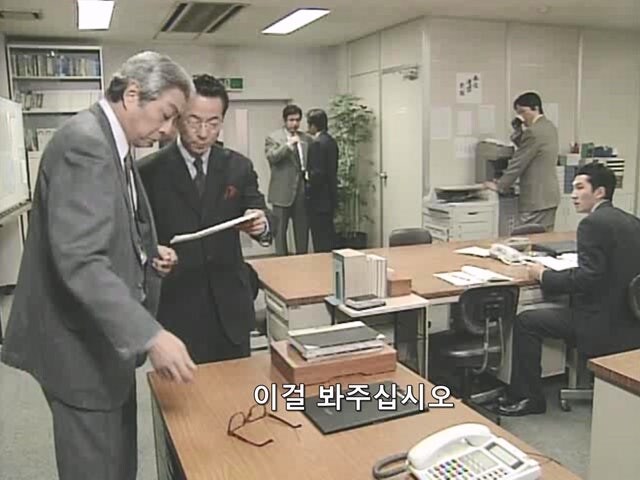 여자와의 성관계 비디오를 찍어서 돈을 갈취하던 경찰의 최후_27.jpg