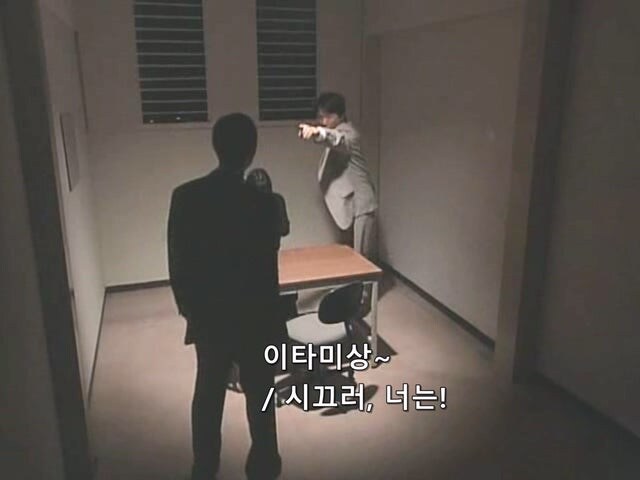 여자와의 성관계 비디오를 찍어서 돈을 갈취하던 경찰의 최후_38.jpg