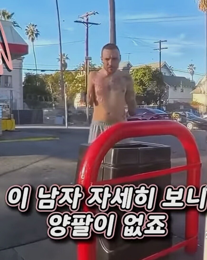 오토바이 기름넣는데 다가오는 남자_9.jpg