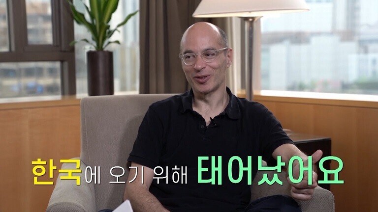 한국인으로 태어났어야 하는 작가.jpg_1.jpg