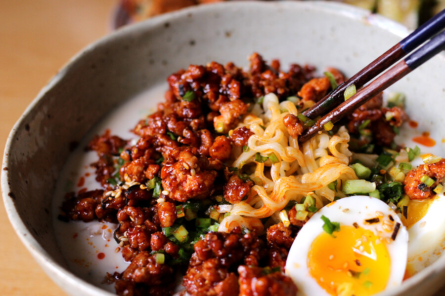 콩국수에 불닭 넣기_2.jpg