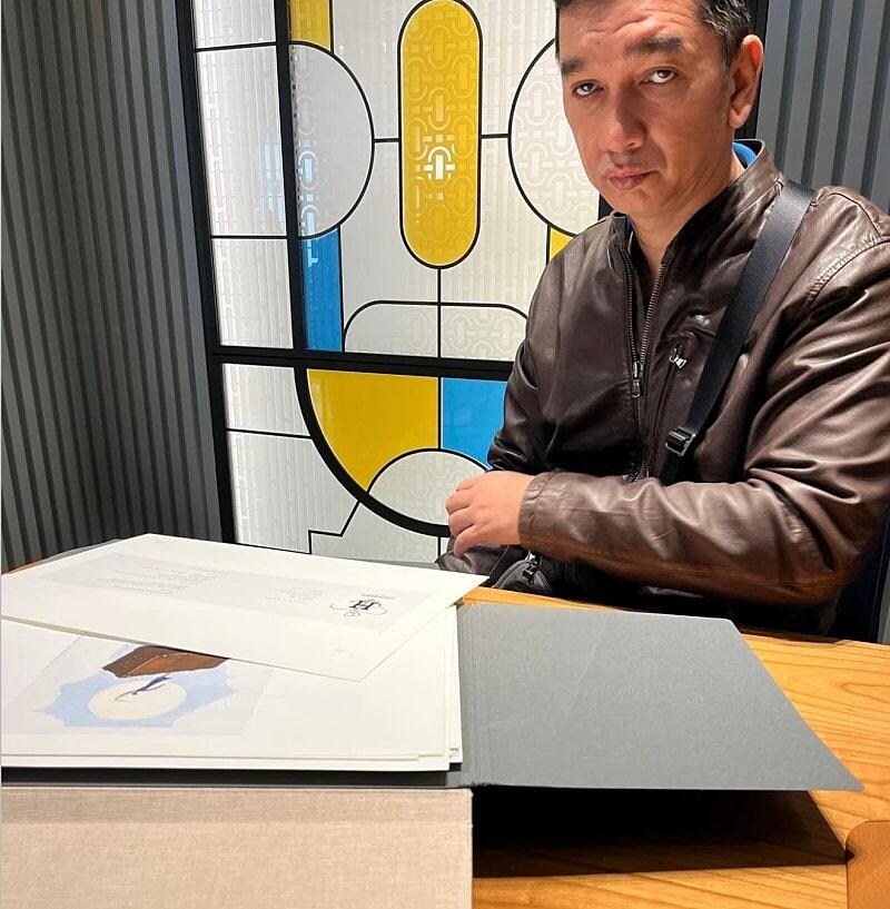 에르메스 매장에 찍힌 남편들_11.jpg
