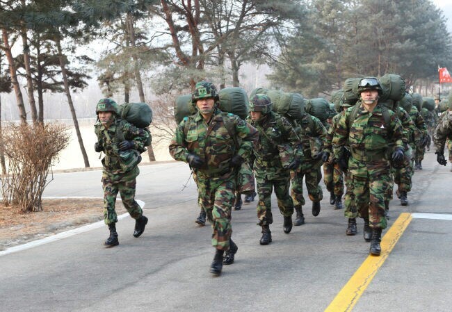 도로 길막하며 달리는 런닝 크루들.jpg_1.jpg