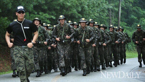 도로 길막하며 달리는 런닝 크루들.jpg_3.jpg
