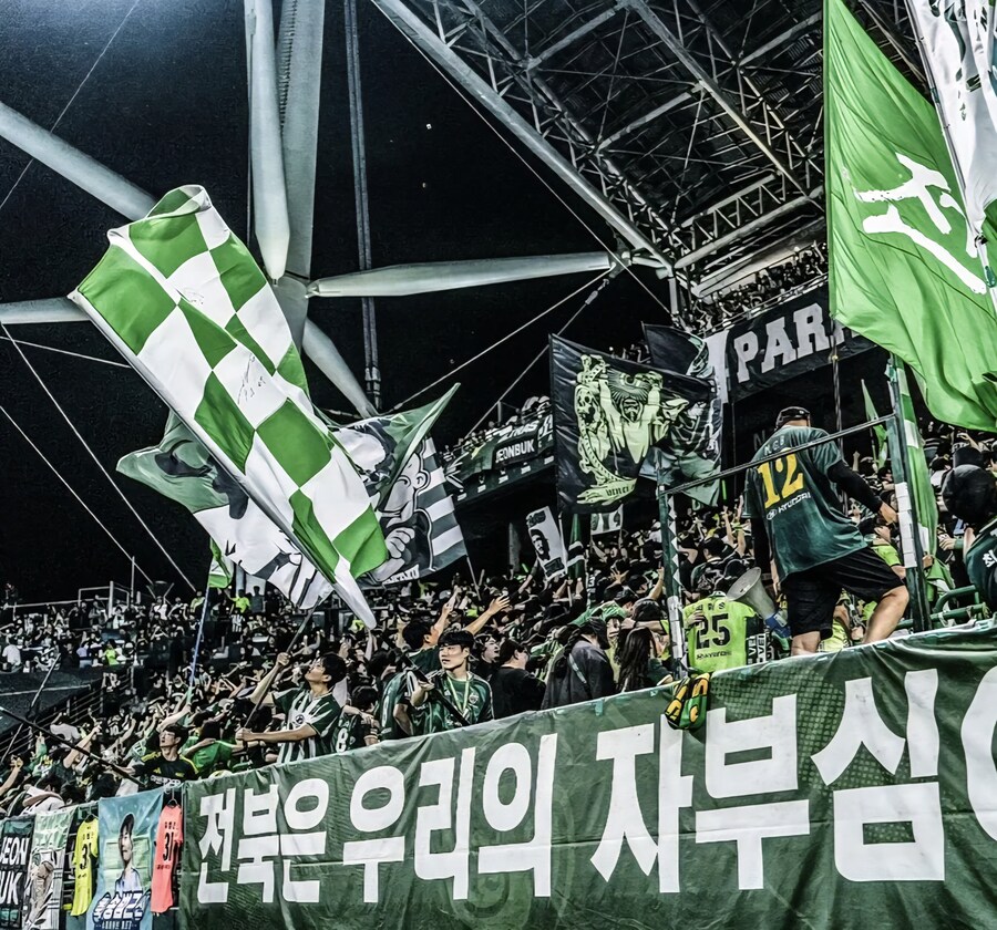 의자 부신 것을 걸개로 내건 사람들_1.jpg