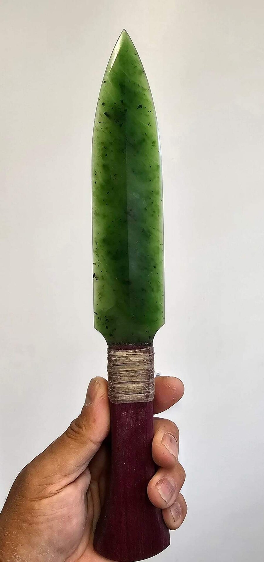 옥을 깎아 만든 옥 단검.JPG_1.jpg