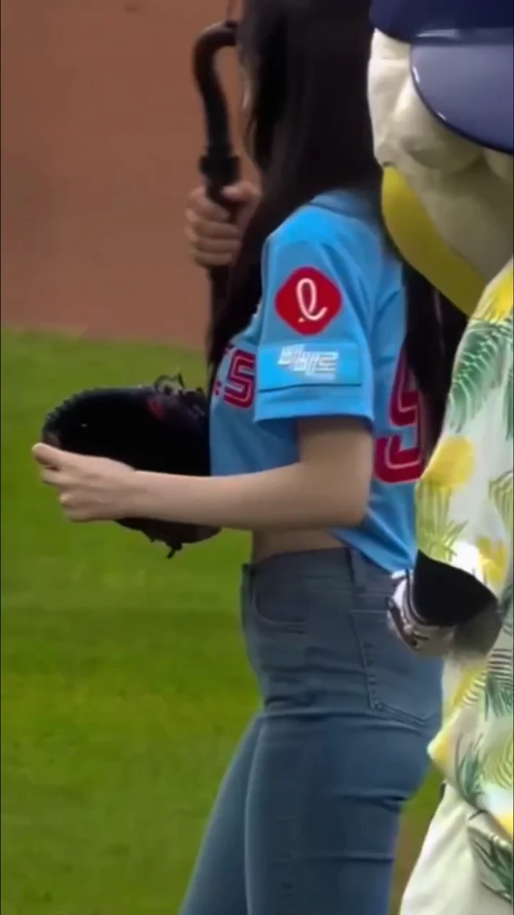 호불호 갈리는 바지 gif_3.webp