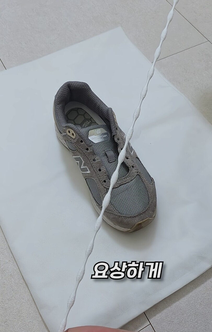 여기 신발끈이 있습니다._1.jpg