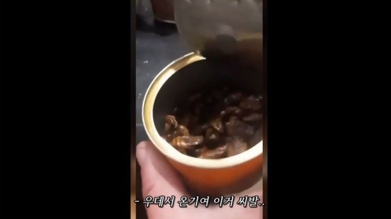 전투식량으로 번데기받은 우크라이나 군인_3.jpg